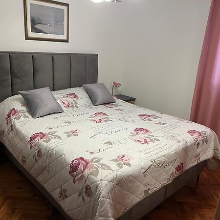 Apartments Julija فيلا لوكا المظهر الخارجي الصورة
