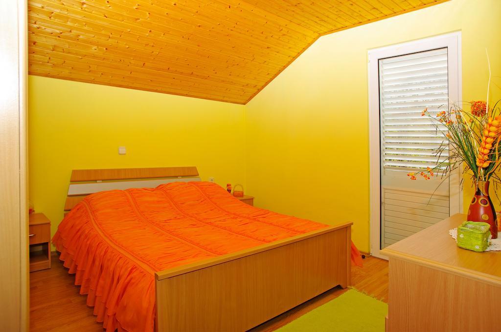 Apartments Julija فيلا لوكا المظهر الخارجي الصورة