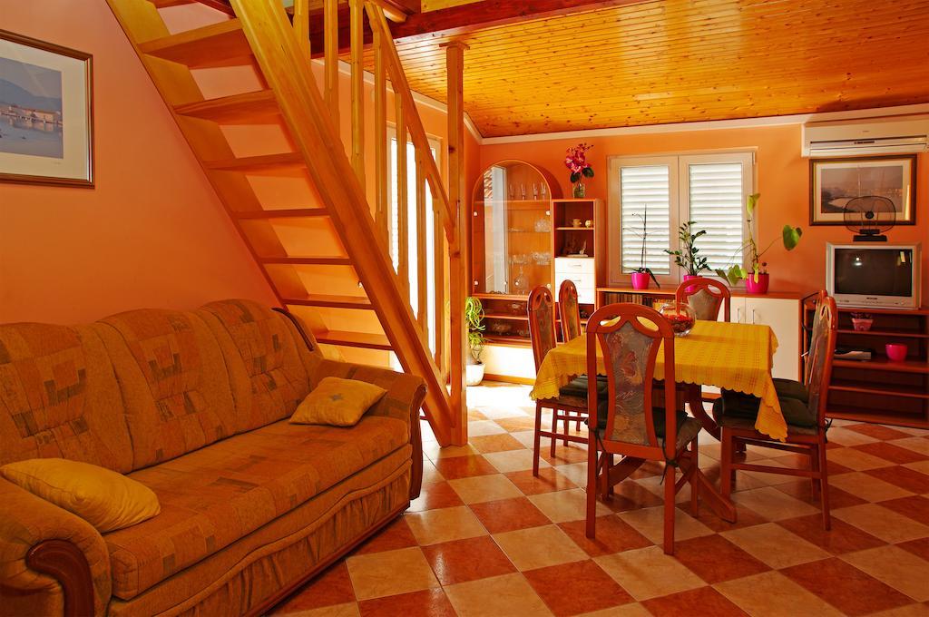 Apartments Julija فيلا لوكا الغرفة الصورة