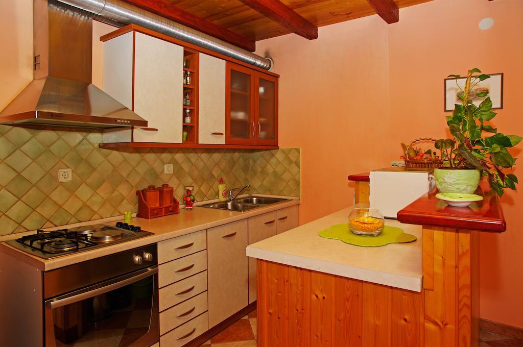 Apartments Julija فيلا لوكا المظهر الخارجي الصورة