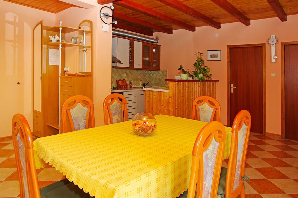 Apartments Julija فيلا لوكا المظهر الخارجي الصورة