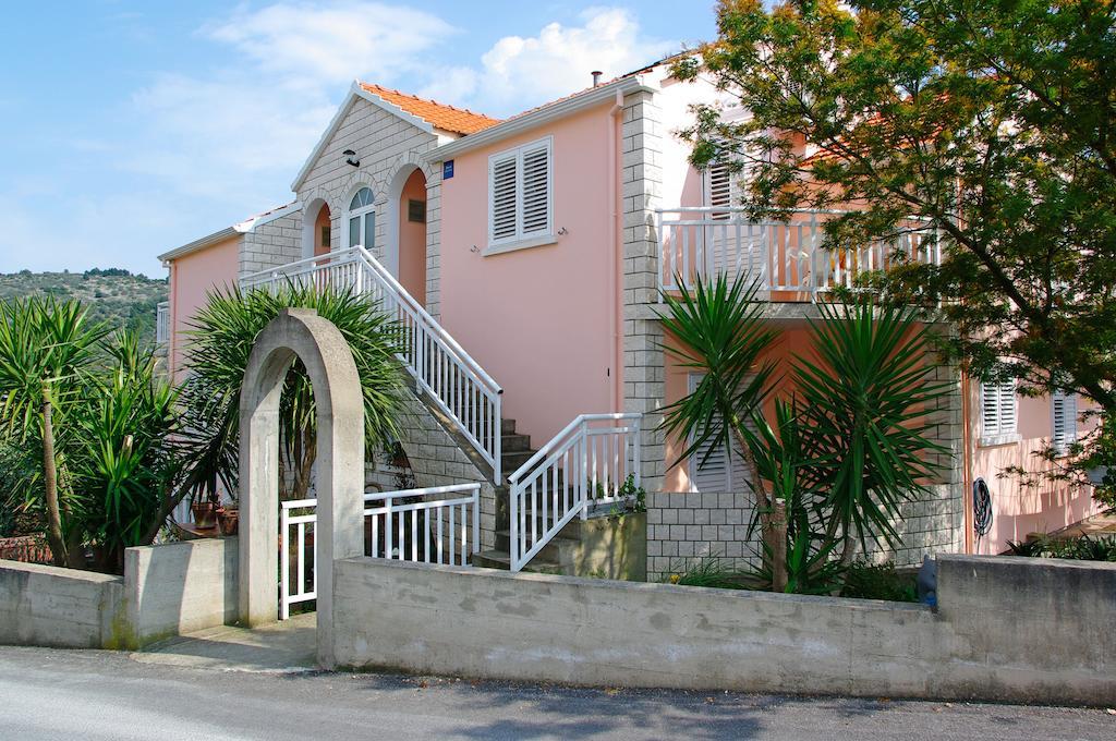 Apartments Julija فيلا لوكا المظهر الخارجي الصورة