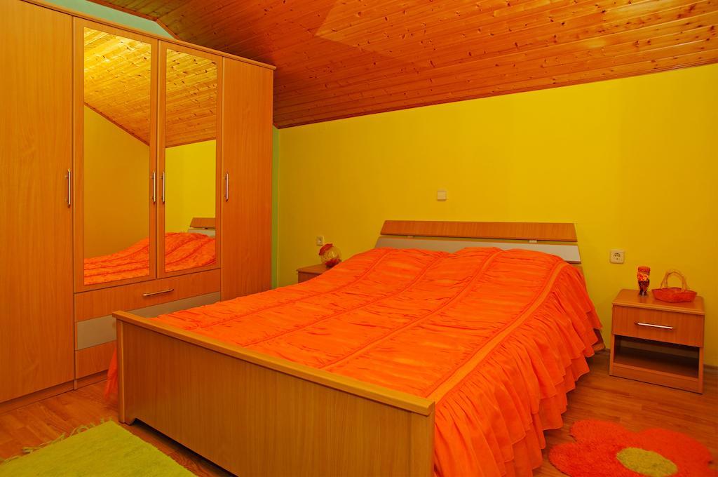 Apartments Julija فيلا لوكا الغرفة الصورة