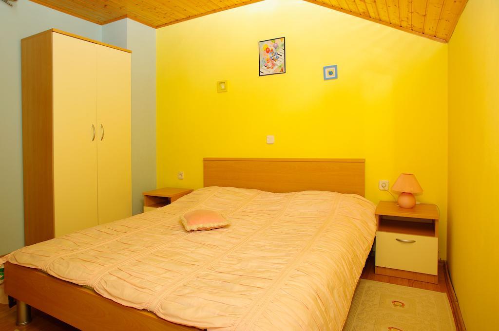Apartments Julija فيلا لوكا المظهر الخارجي الصورة