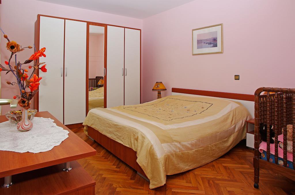 Apartments Julija فيلا لوكا الغرفة الصورة