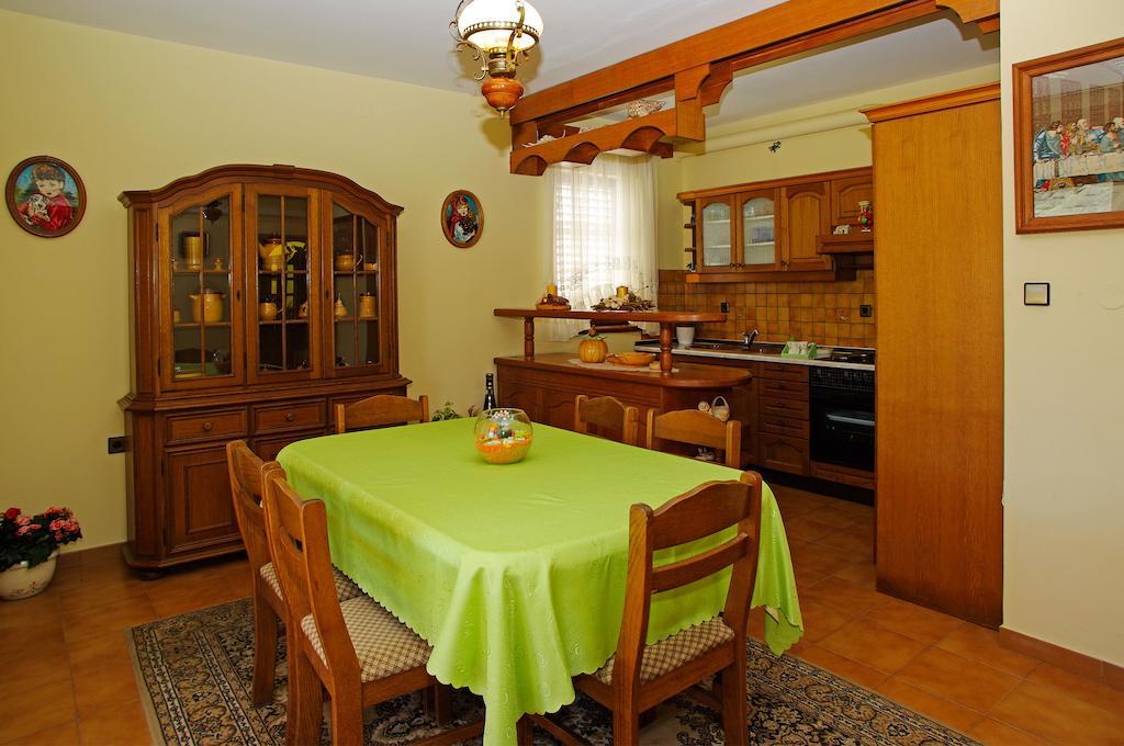 Apartments Julija فيلا لوكا الغرفة الصورة
