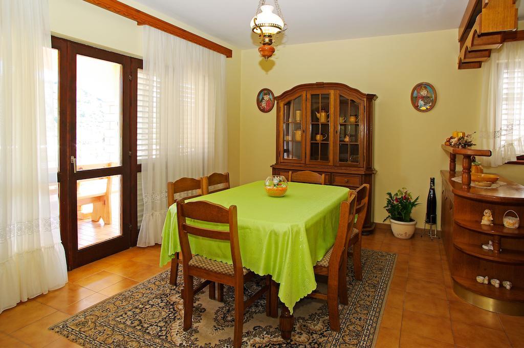 Apartments Julija فيلا لوكا الغرفة الصورة