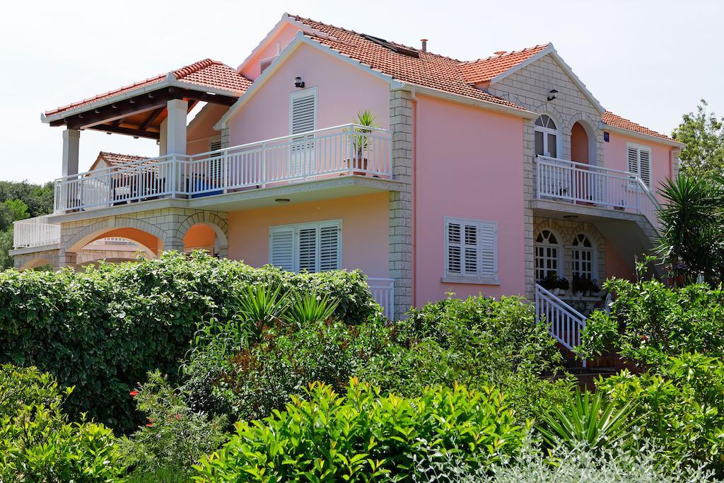 Apartments Julija فيلا لوكا المظهر الخارجي الصورة
