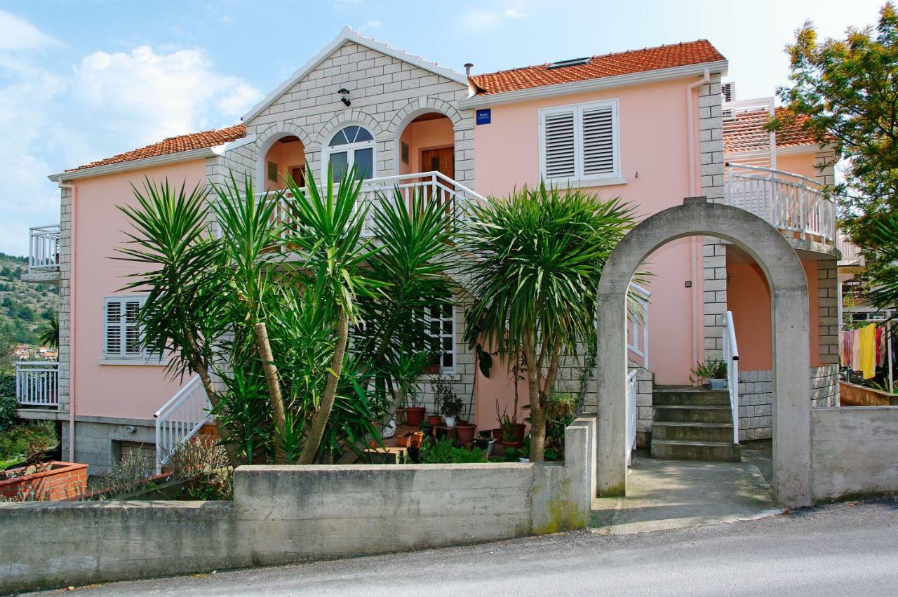 Apartments Julija فيلا لوكا المظهر الخارجي الصورة